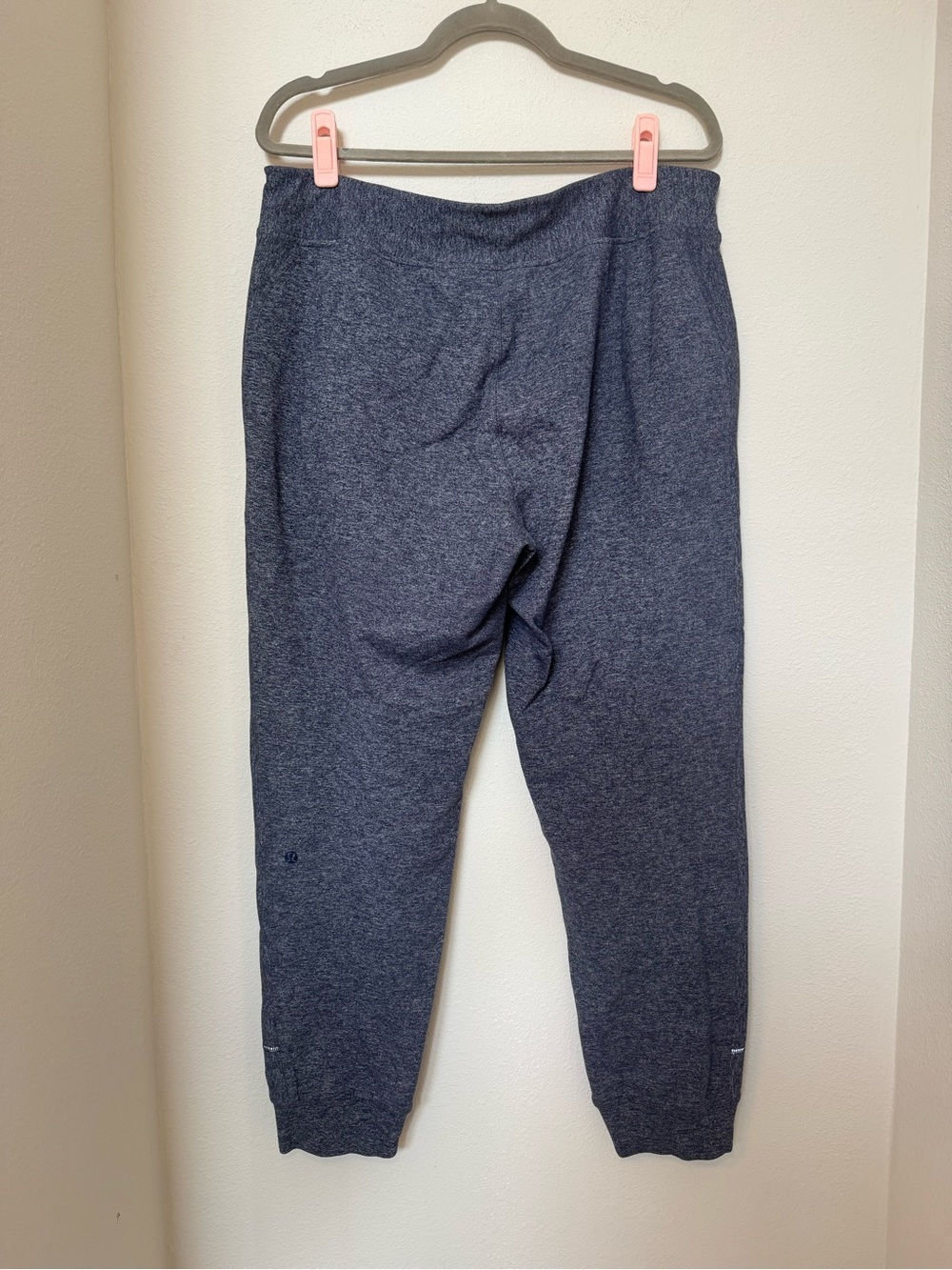 Lululemon Ready to Rulu Joggers in a heathered navy blue color - Picture 6 of 8